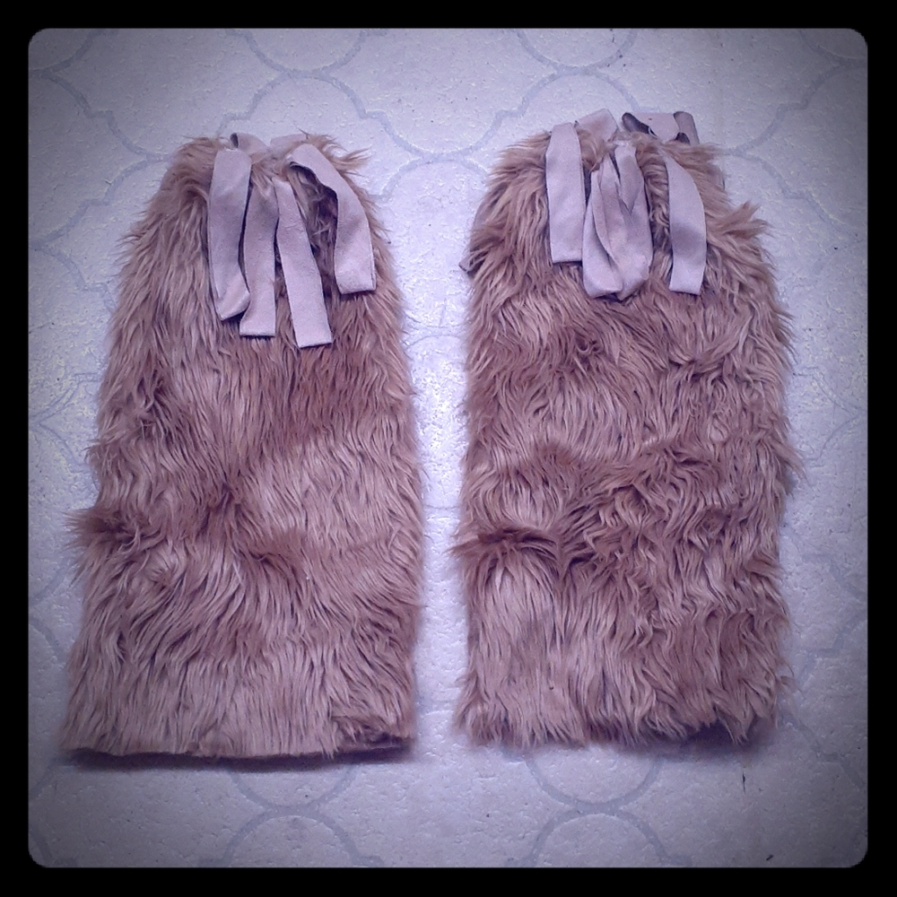 NWOT Lionista Fluffies 🦁